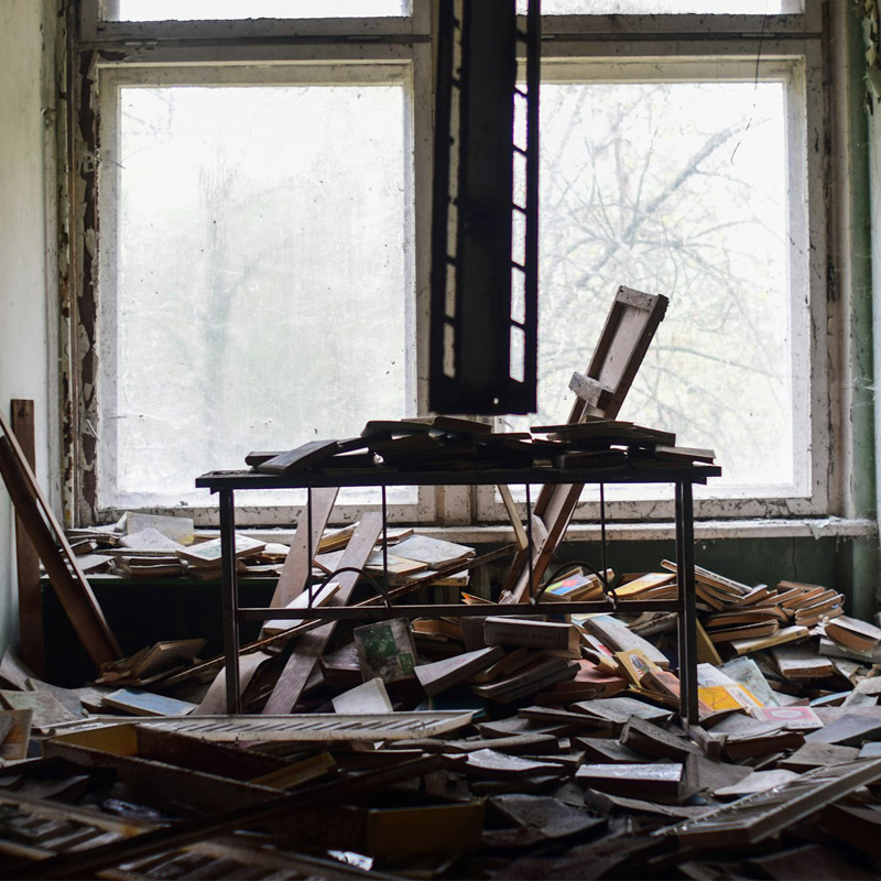 Raivaussiivous, asunto täynnä tavaraa